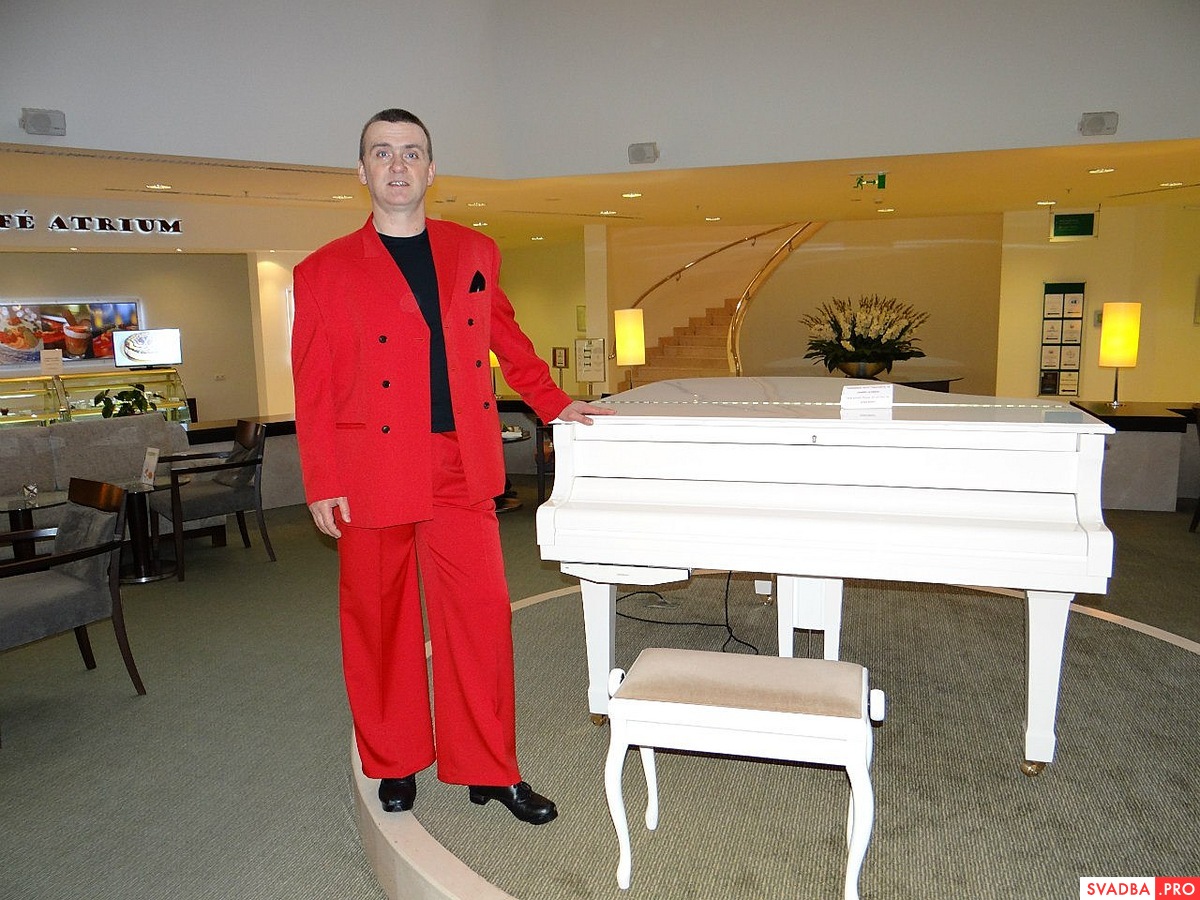 Holliday Inn, Moscow. Tap man from Moscow.